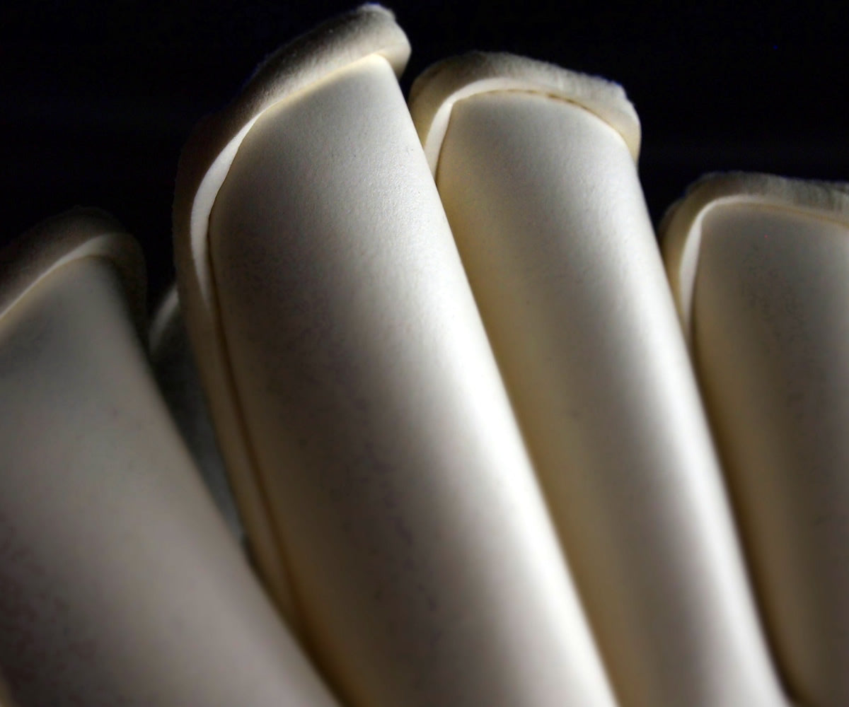 roll-finger palm design of the HURACÁN GK Diablo USA, red, white and blue, America themed goalkeeper glove