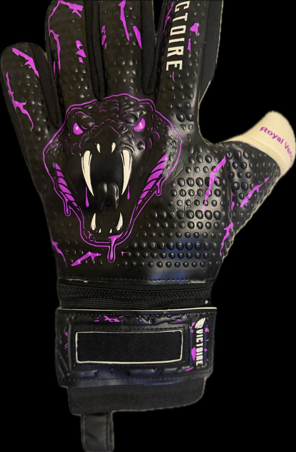 Victoire Royal Venom Goalkeeper Gloves